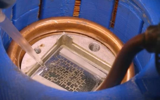 COMPUTER THAT OPERATES ON WATER DROPLETS